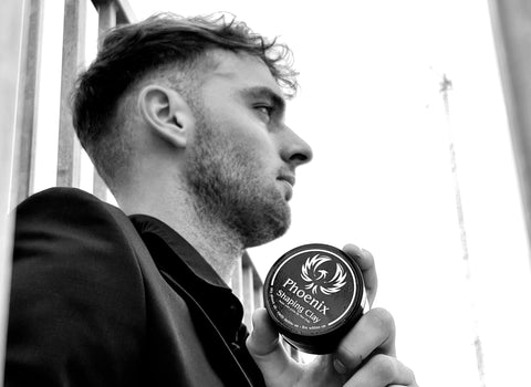 Model met Phoenix Shaping Clay | Beste haarproducten 2024