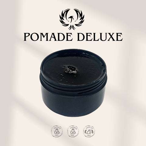 Open verpakking van Phoenix Pomade Deluxe met de glanzende waterbasis formule. Sterke hold, hoge glans en eenvoudig uitwasbaar zonder resten.